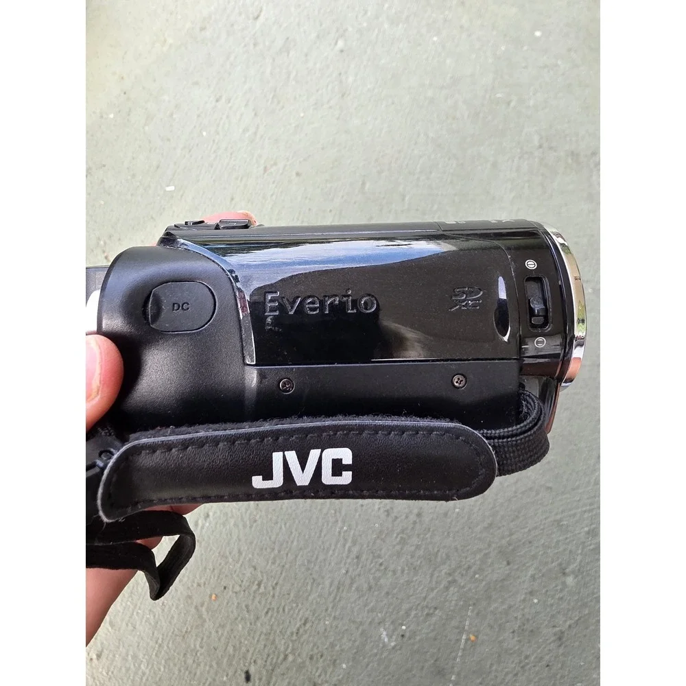 JVC Everio GZ-HM35BU Full HD Camcorder 40x Optical Zoom Konica Minolta HD Z2